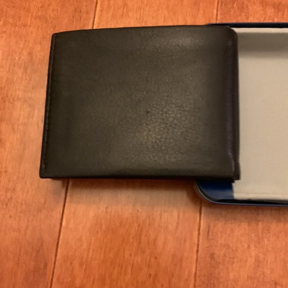 Dockers Black Leather Slimfold Wallet with Flip ID NWT‎ Gift Boxed